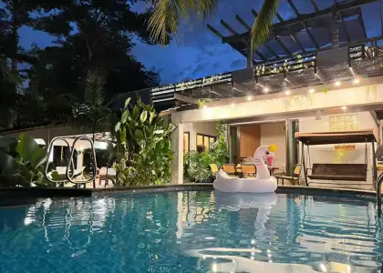 Four-Bedroom House with Swimming Pool