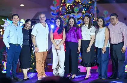Sarah Geronimo With Ayala Executives at Holiday Trail Event