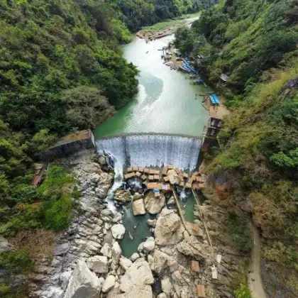 wawa dam and the cottages and people