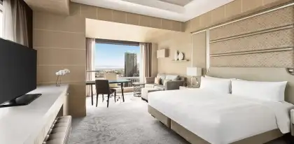 Deluxe Room at Shangri-La The Fort, Manila