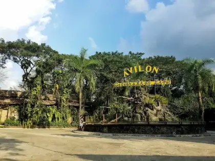 avilon zoo entrance with lots of trees