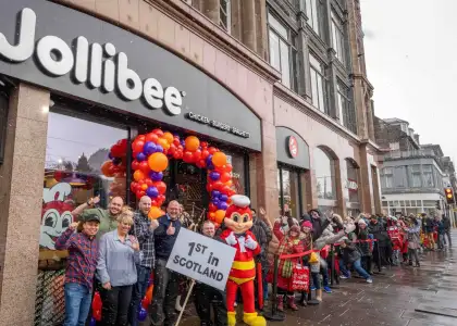 Jollibee Opens 1st Store in Scotland