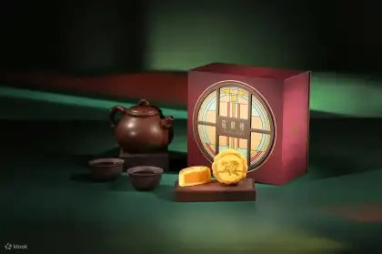 The Peninsula Hong Kong Spring Moon Mini Egg Custard Mooncakes 1