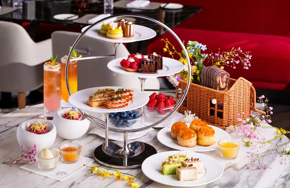 Picnic Under the Chandelier at Raffles Lounge & Terrace