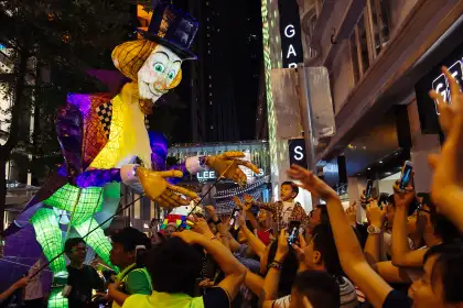 6 Arts in the Park Night Parade