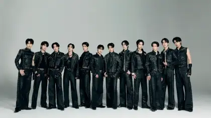 4 BUS The 1st Asia FanCon Tour: THE FIRST LIGHT IN HONG KONG
