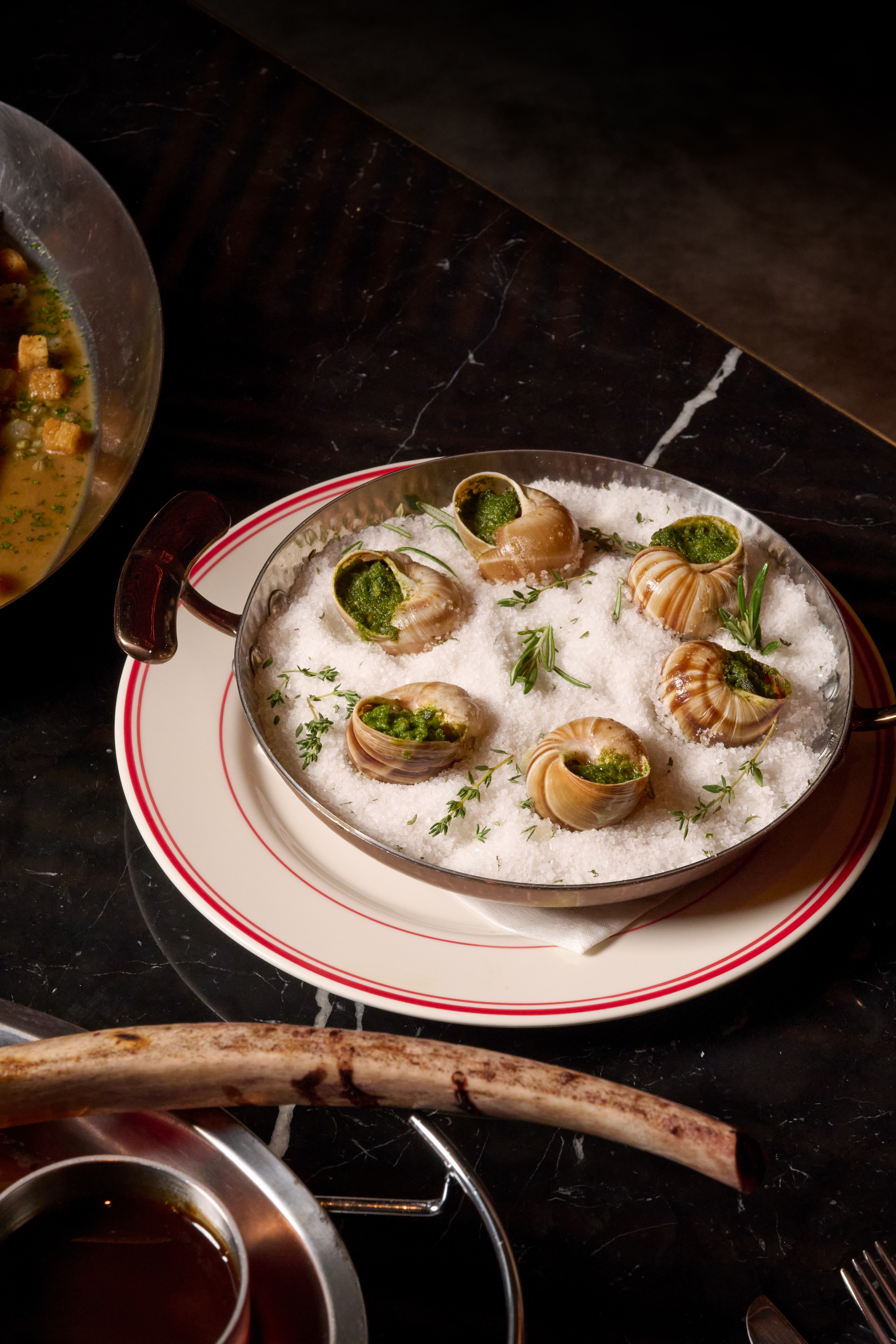 ESCARGOTS À LA BOURGUIGNONNE