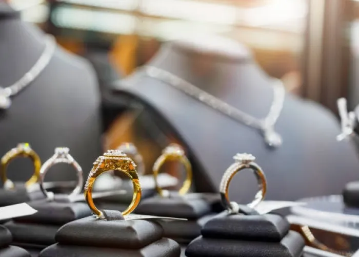 Where to Buy Luxurious Engagement Rings in Singapore to Pull Off the Perfect Proposal