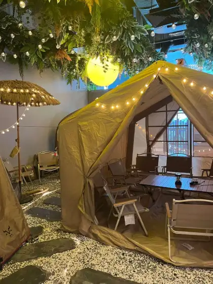 ME Café & Games glamping tent