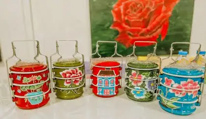 Discover Tingkat Painting and Learn Peranakan Traditions