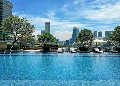 The Fullerton Bay Hotel Singapore exterior showcasing its elegant architecture and lush surroundings in the heart of Singapore