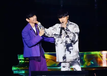 Double J Reunion Jay Chou Appears as Guest at JJ Lin Taiwan Concert
